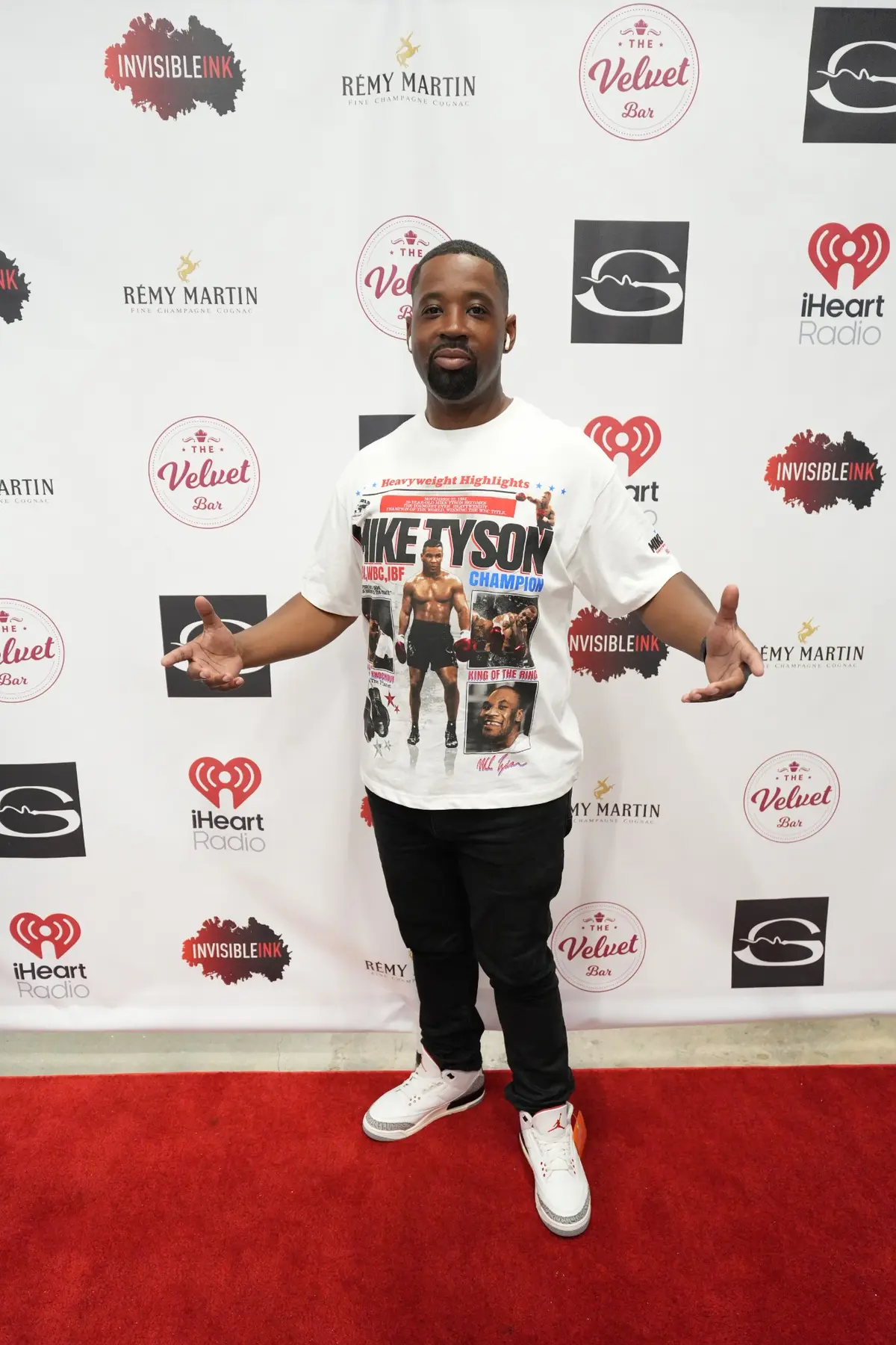 Guest portrait at the Violet Carpet event